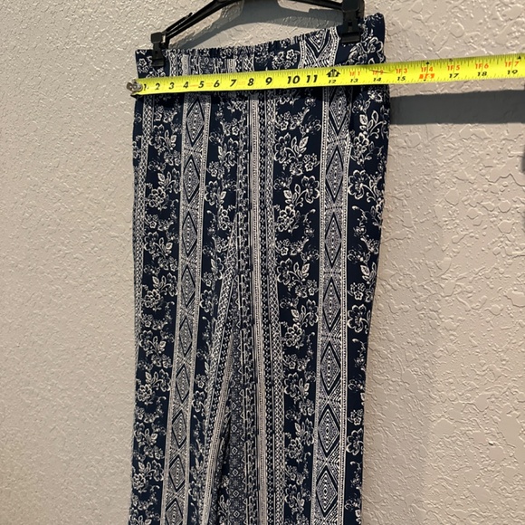 A Byer Wide Leg Blue Pattern Pants - Size S - Picture 7 of 8
